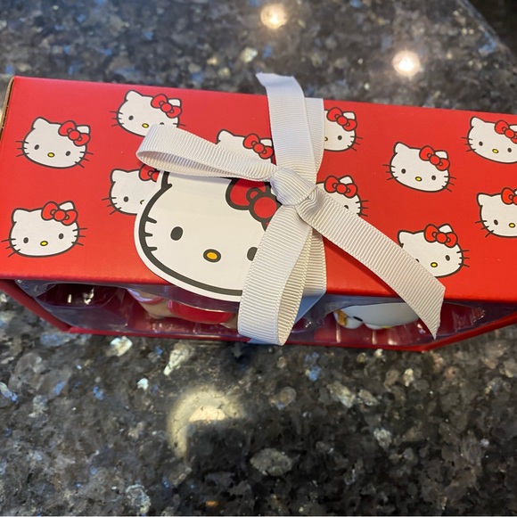 Hello Kitty Salt and Pepper Shakers, Cowgirl and Horse. So Adorable!! NIB - Picture 6 of 7